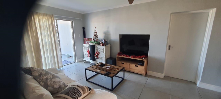 To Let 2 Bedroom Property for Rent in Wavecrest Eastern Cape